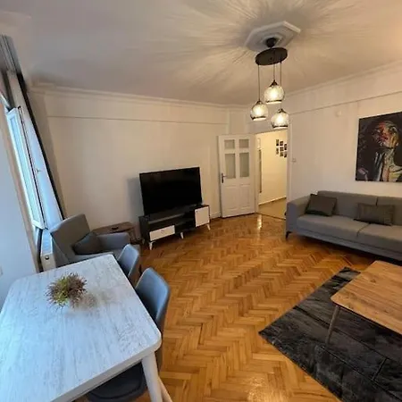 Perfect 3 1 Flat, Excellent Location,superb Decoration Apartment *